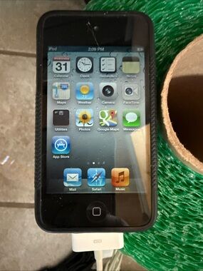 Apple iPod Touch Black with Black Textured Case